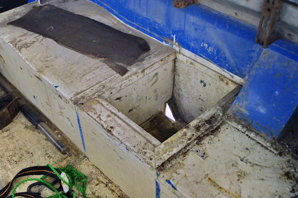 Cutout for gas bottle